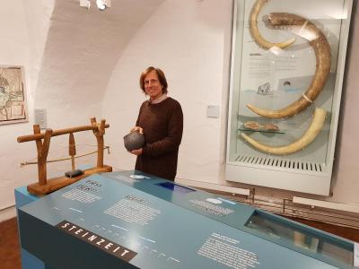 Familienführung durch die Steinzeit im Stadtmuseum Rastatt mit Eric Schütt